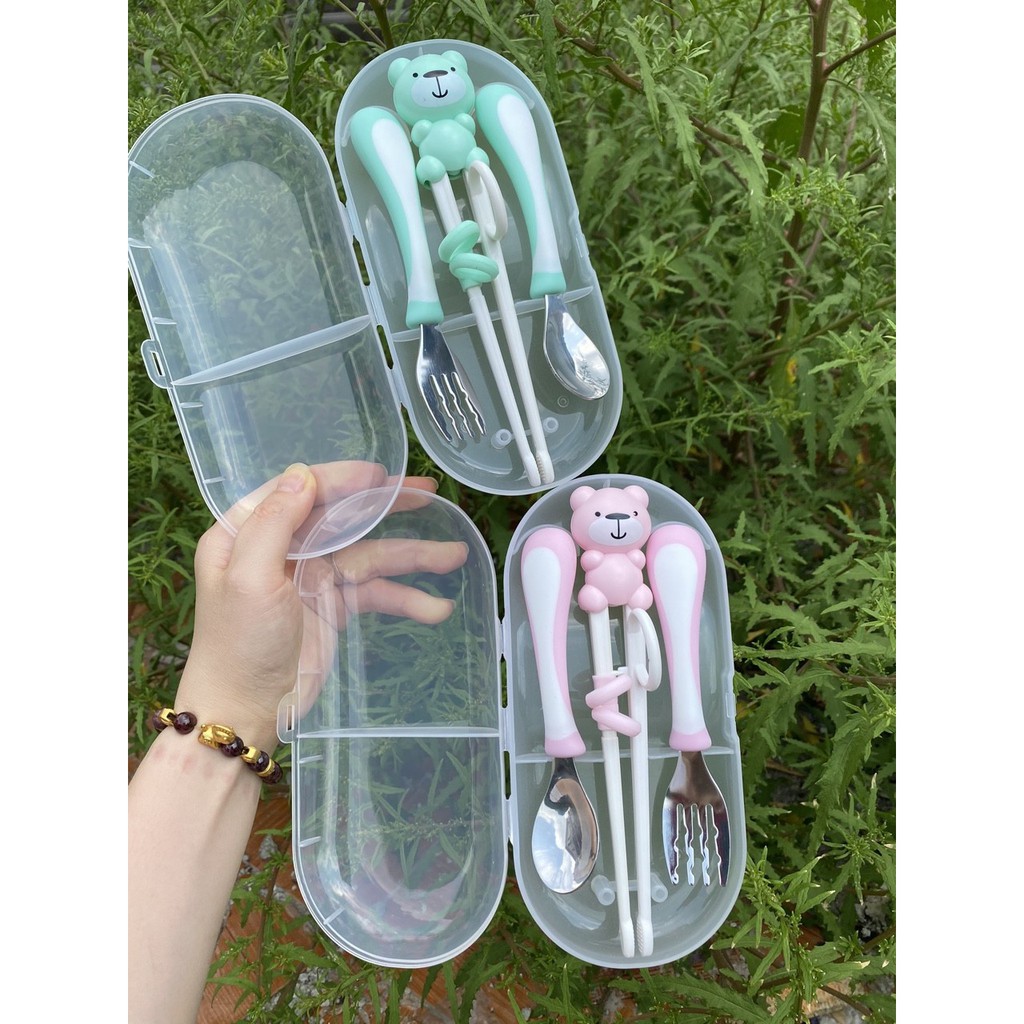 PVN15235 Bộ đũa thìa dĩa tập ăn cao cấp cho trẻ em hình gấu dễ thương kèm hộp đựng T2 .