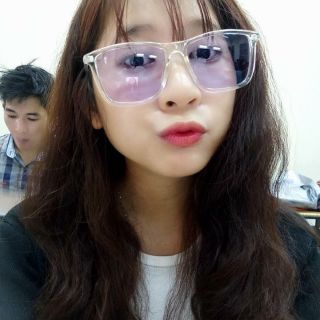 Kính tây nhiều màu gọng trong