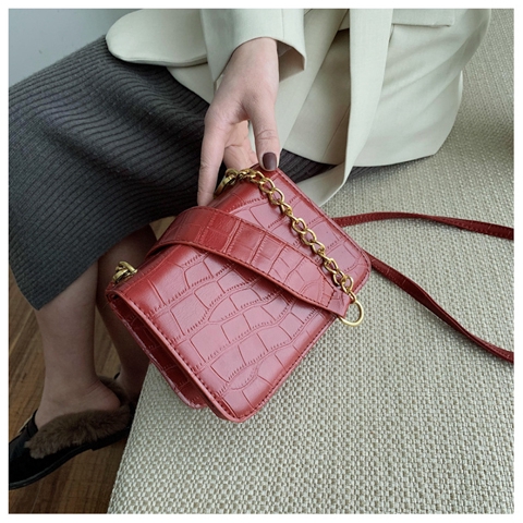 Túi đeo chéo kích thước nhỏ gọn họa tiết giả da cá sấu thời trang cho nữ | BigBuy360 - bigbuy360.vn