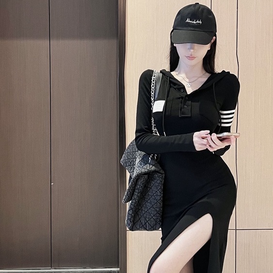 Đầm Thun Dài Vừa Vặn Tay Dài Có Nón In Họa Tiết Sọc Ngang Màu Đen Thời Trang Mùa Thu Phong Cách Hàn Quốc Mới