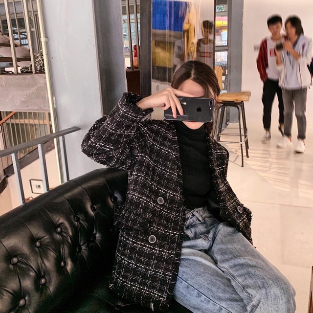 Áo khoác dạ tweed kẻ đen cổ v