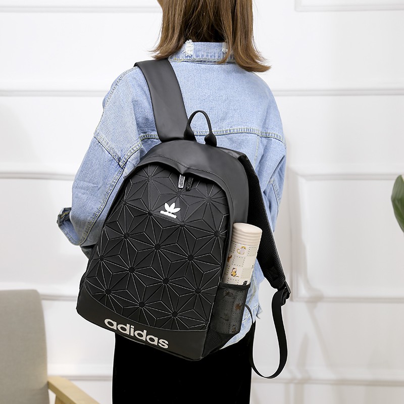 Ba lô phản quang 3D Trefoil thiết kế đẹp mắt và sang chảnh with 2 side pockets