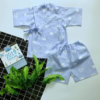 Yukata cho bé màu xanh, họa tiết vương miện dễ thương, vải thô lụa Hàn 100% cotton. Yukata cho bé trai & bé gái 10-25Kg