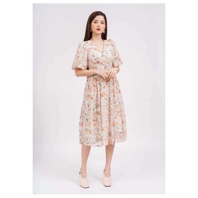 Cchat clothes hàng thanh lý.Chưa mặc lần nào vẫn mới nguyên.Đầm hoa nhí đáng yêu.Mặc đi dự tiệc hay 