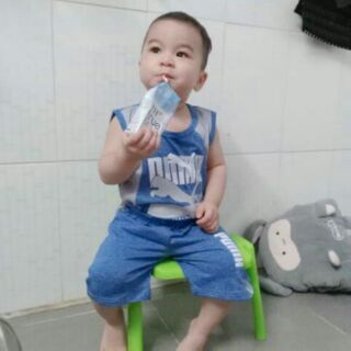 Bộ thể thao sát nách bé trai