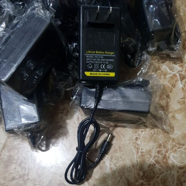 Sạc pin lion 5s 21v 2a