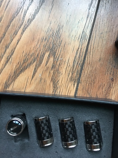 Ốp chân van oto - xe máy các bon cao cấp ( giá 1 đôi)