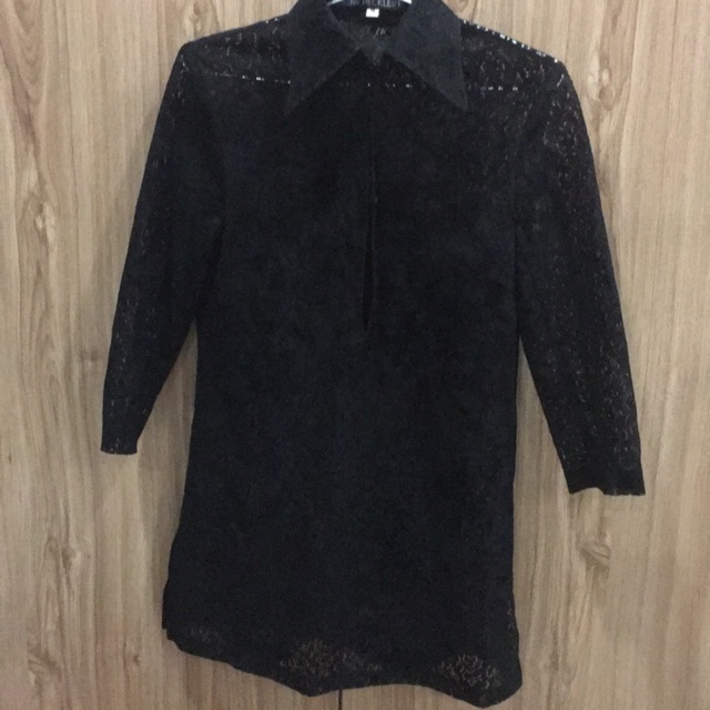 Somi đen ren đắp nhung Michel Klein