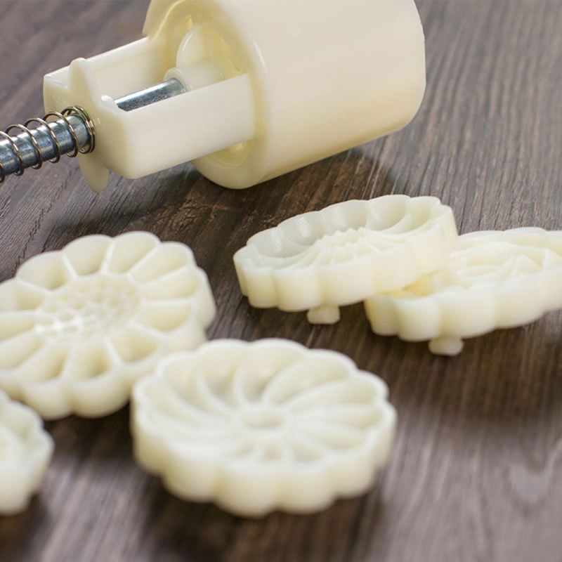 Set 8 Khuôn Nhấn Tay Làm Bánh Trung Thu 25g DIY