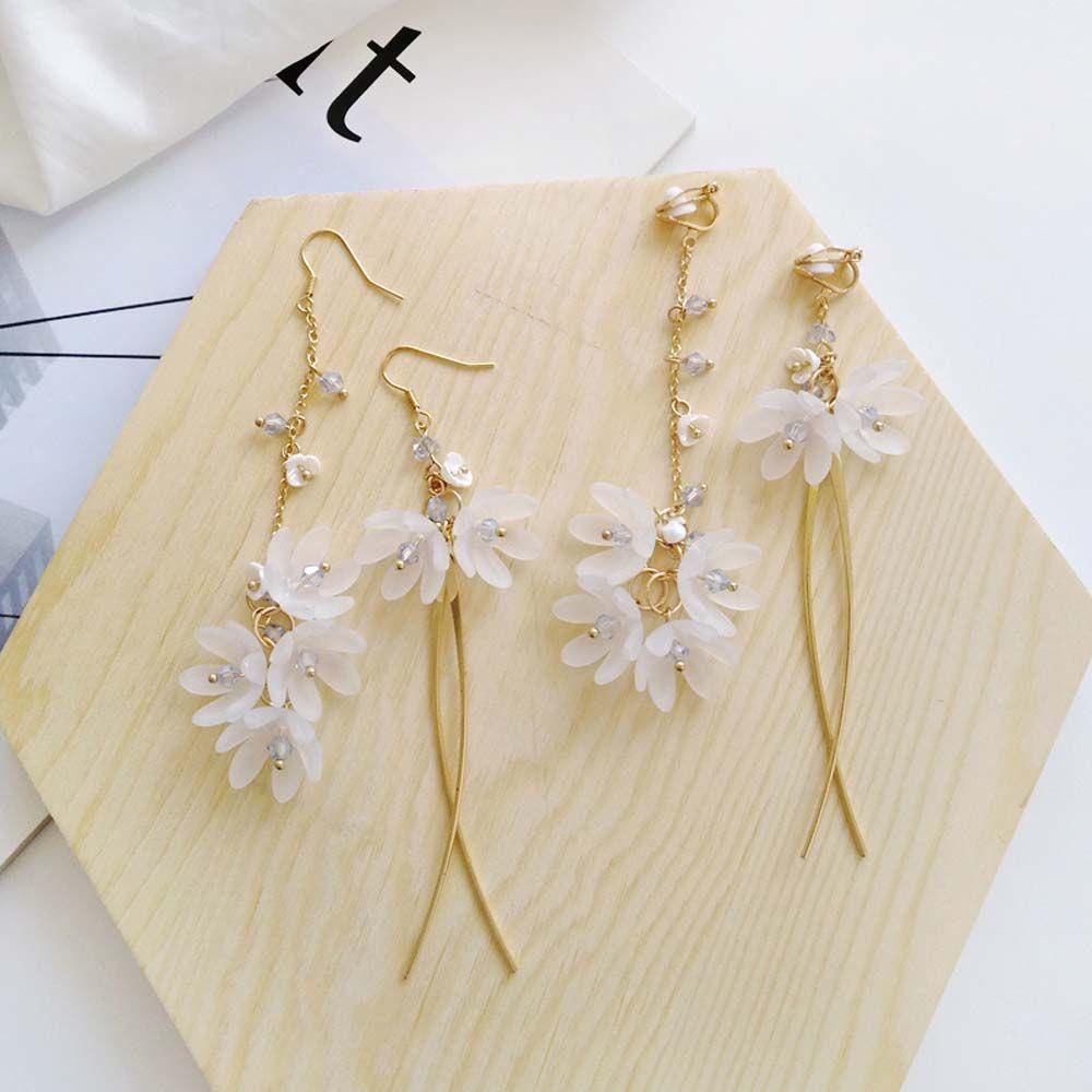 Khuyên Tai Dạng Kẹp Mặt Kính Acrylic Hình Cánh Hoa Trắng Sáng Tạo