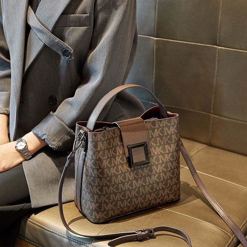 Túi xách đeo chéo khóa vuông họa tiết thời trang công sở cao cấp giá rẻ mẫu mới Diomi