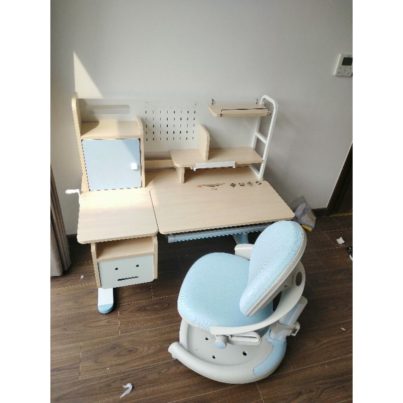 Bàn ghế học sinh chống gù Spacebaby bảo hành 3 năm tư vấn từ bác sĩ Ms Crown C02 R310