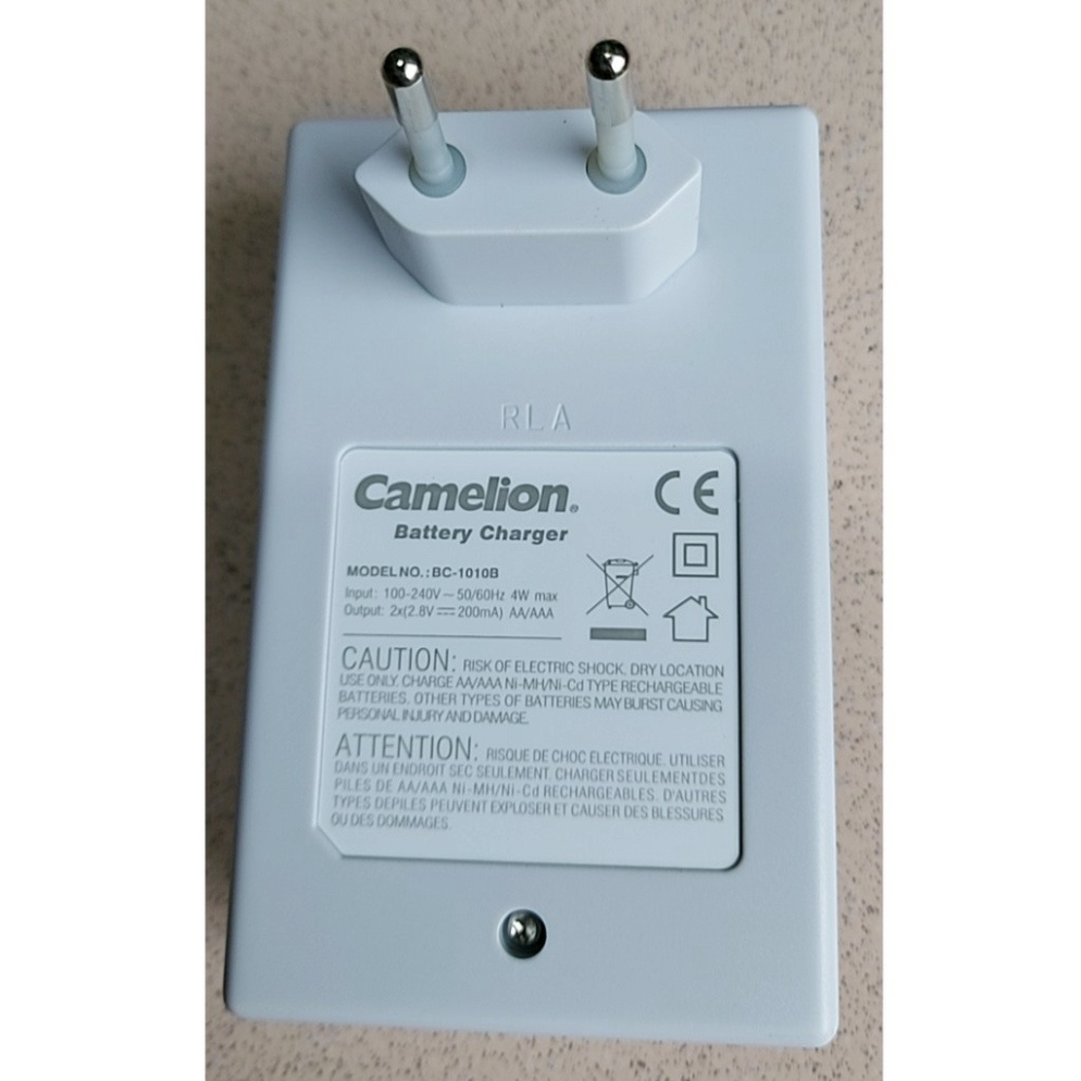 Bộ sạc Pin tiểu Camelion BC-1010B AA  và AAA  Pin AA Sạc 2700mah chính hãng.