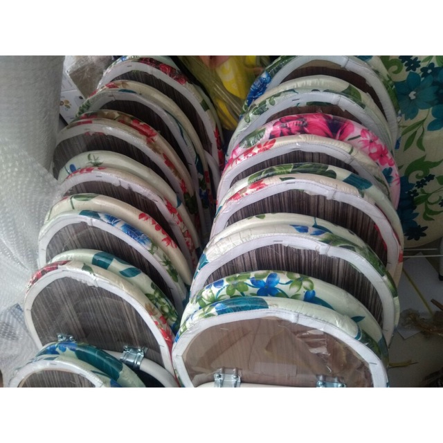 Bàn để ủi quần áo dạng ngồi. (Họa tiết có thể khác hình tùy từng đợt) | BigBuy360 - bigbuy360.vn