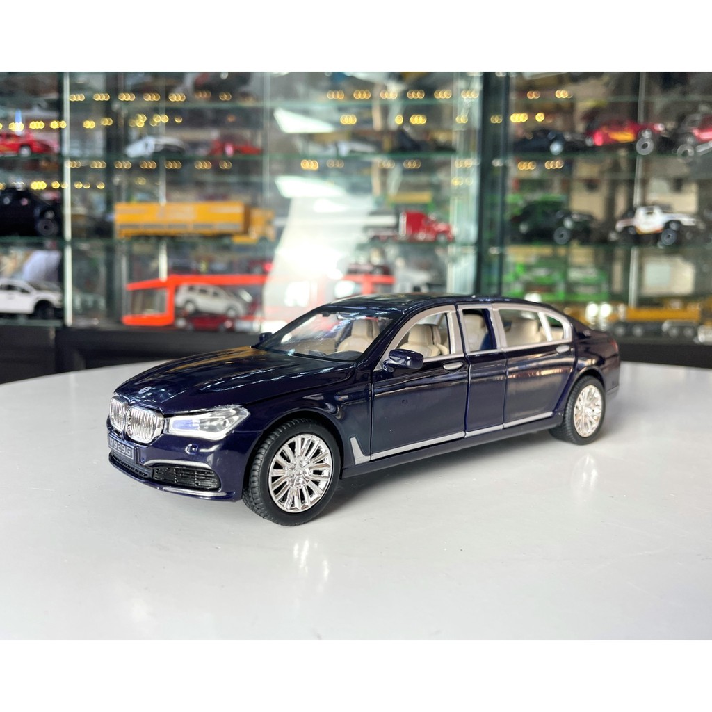 Xe mô hình ô tô BMW 760Li hãng XLG tỉ lệ 1:24 màu xanh