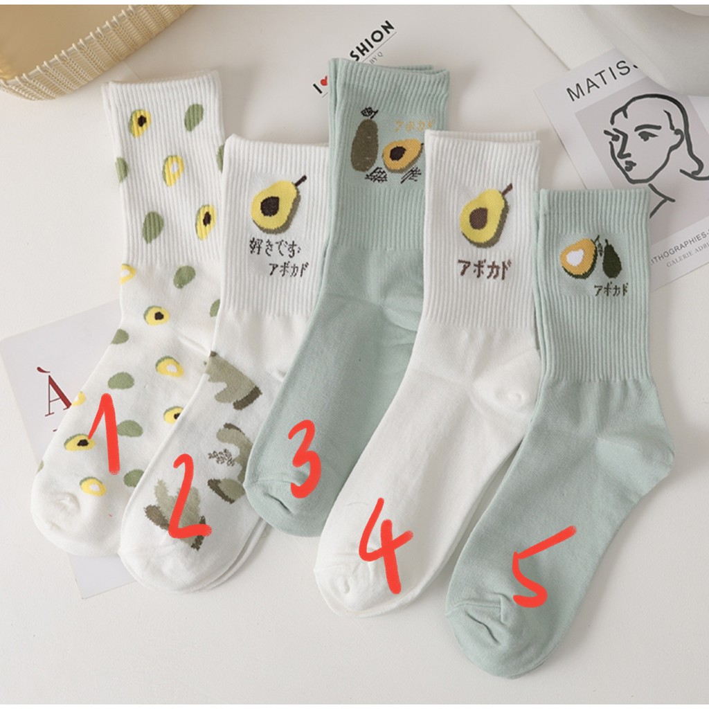 Tất bơ cao cổ nền trắng xinh
