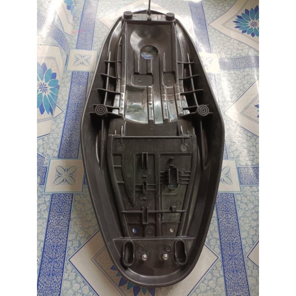 Đế nhựa yên xe Sirius FI