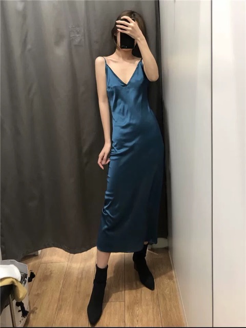 Váy sexy có một màu như hình, có size XS S M L giá thì siêu hạt dẻ chất lượng tốt lắm nha các bạn nhớ follow để xem nha