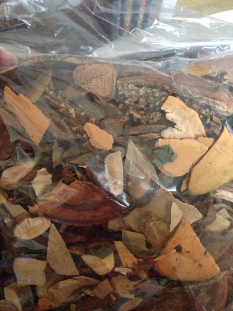 Lá tắm dân tộc Dao đỏ cho phụ nữ sau sinh gói 1 kg | BigBuy360 - bigbuy360.vn