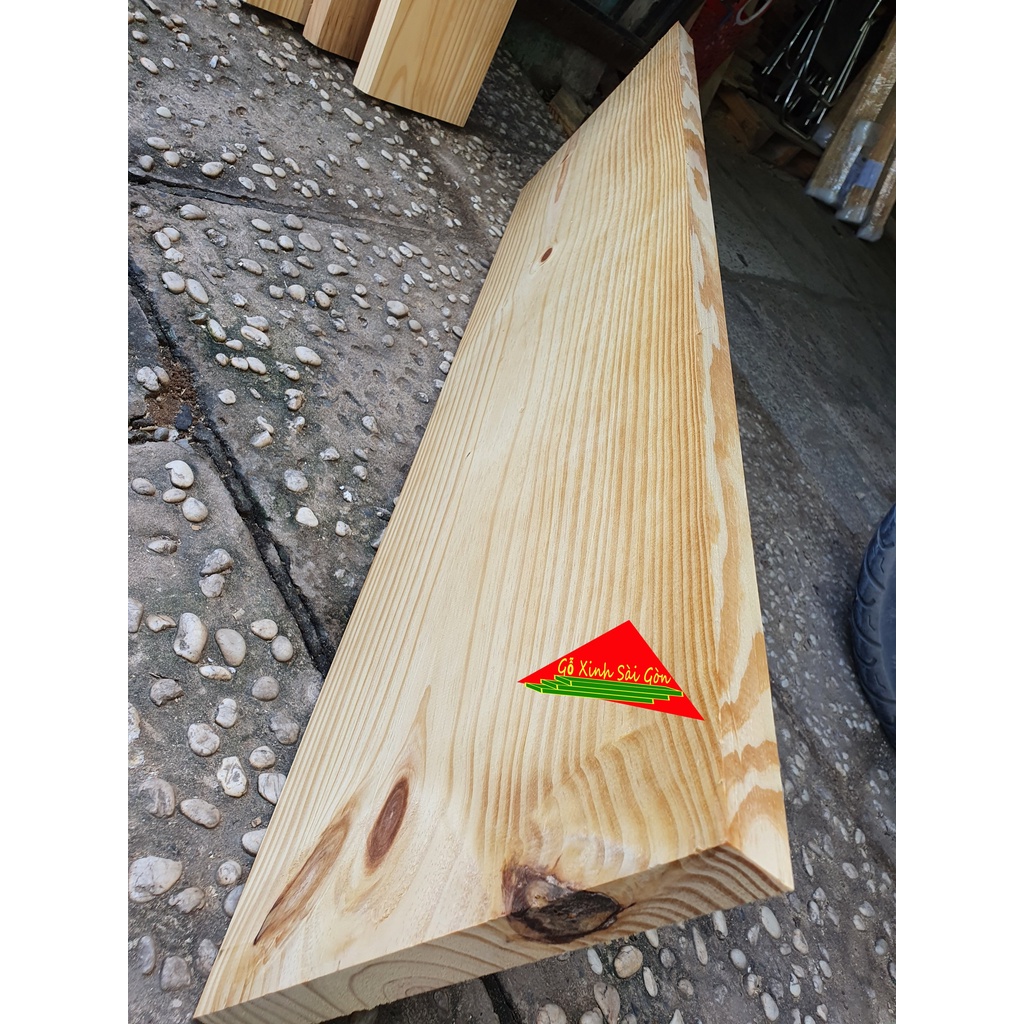 Tấm gỗ thông dày 3cm, rộng 24cm, dài 80cm dùng làm kệ âm tường, xích đu, bậc cầu thang, trang trí, làm mặt bàn,mặt ghế
