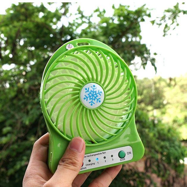 Quạt mini cầm tay để bàn 3 tốc độ cấp độ gió siêu mát có đèn 4 cánh xài pin sạc hoặc cắm điện usb dùng văn phòng du lịch