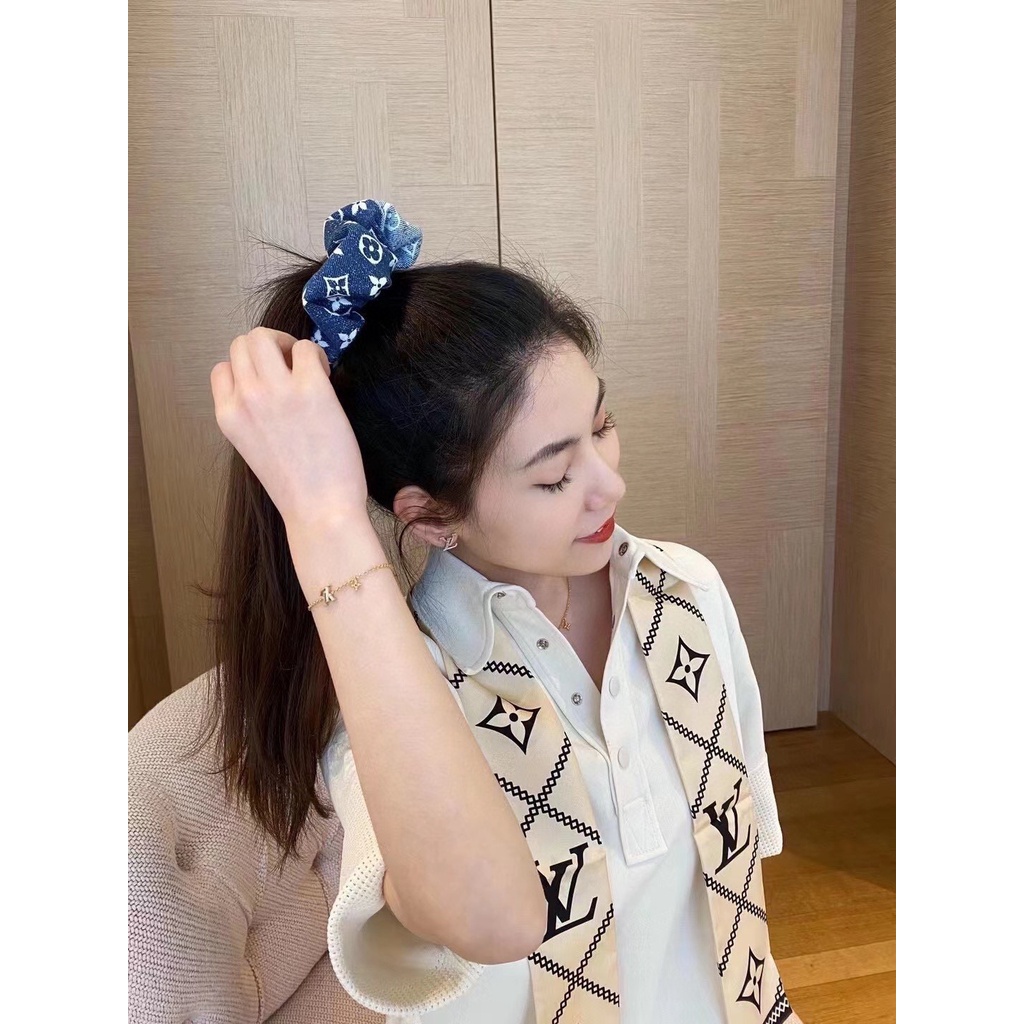 Khăn Quàng Cổ / Khăn Quàng Cổ / Túi Xách Bằng Lụa In Chữ Màu Đen / Be Phong Cách Cổ Điển Thời Trang 2022 Cho Nữ