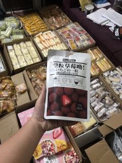 Combo Socola bọc dâu tây.3 gói/80k