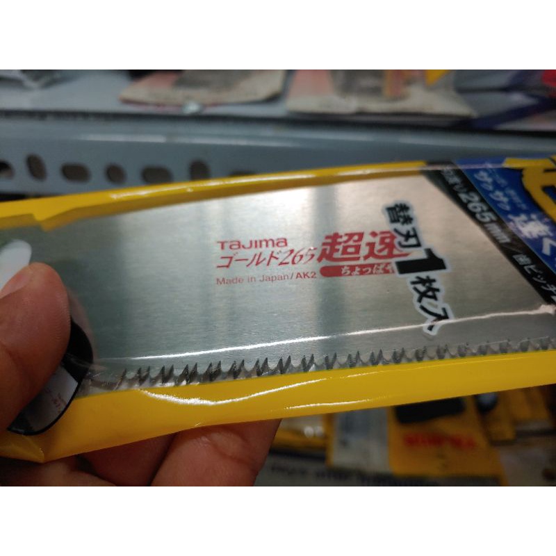 Cưa cầm tay made in Japan.