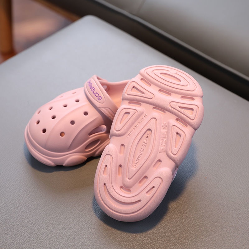 Xăng Đan Đế Bệt Mũi Tròn Đục Lỗ Thiết Kế Dễ Thương Cho Bé