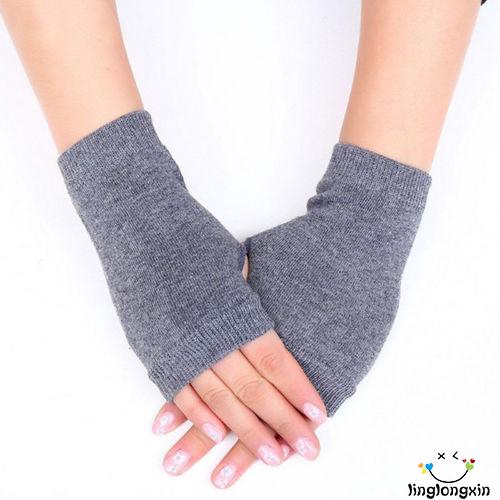 Đôi găng tay chất liệu len cashmere hở ngón giúp giữ ấm trong mùa đông cho nữ