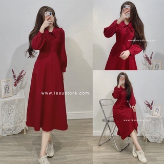 Ảnh tự chụp đầm đỏ midi cổ sen tay dài