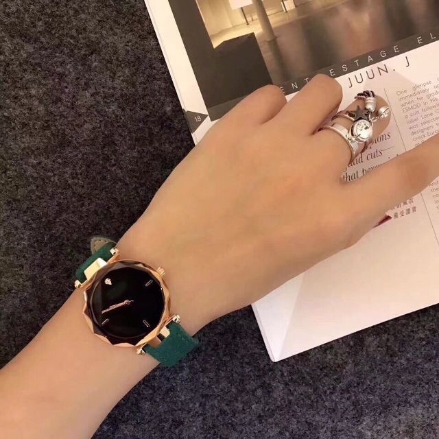 Đồng hồ thời trang màu xanh lá cho nữ