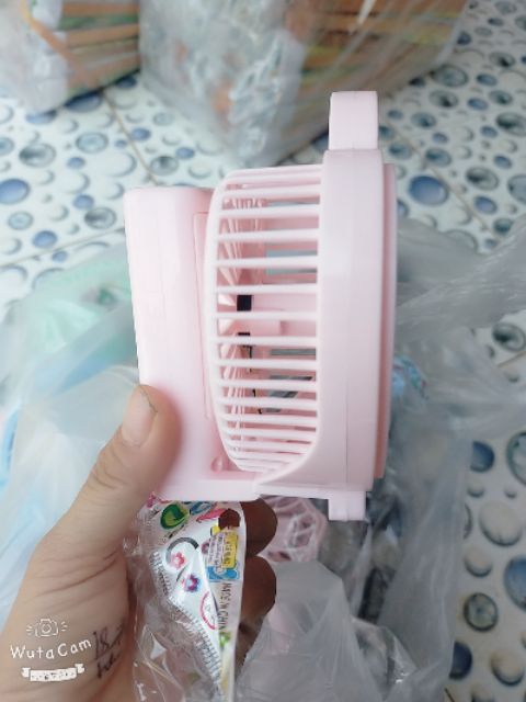 Quạt cầm tay đựng pin tiểu | BigBuy360 - bigbuy360.vn