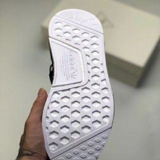 Human race chữ thập