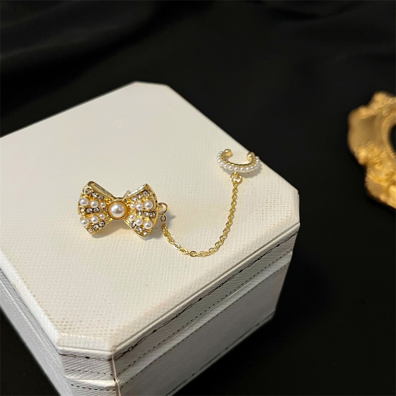 Bông Tai Hình Chữ C Đính Đá Ngọc Trai Thời Trang Hàn Quốc Cho Nữ