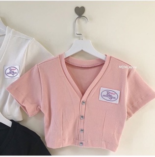 👽Croptop Cổ V Gài Nút Logo