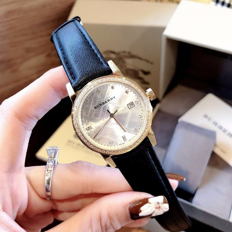 Đồng hồ nữ Burberry dây da mềm, viền đính đá, thẻ bảo hành 12 tháng- Dong ho bbr-BB01