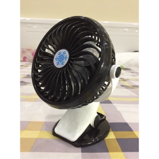 Quạt tích điện mini