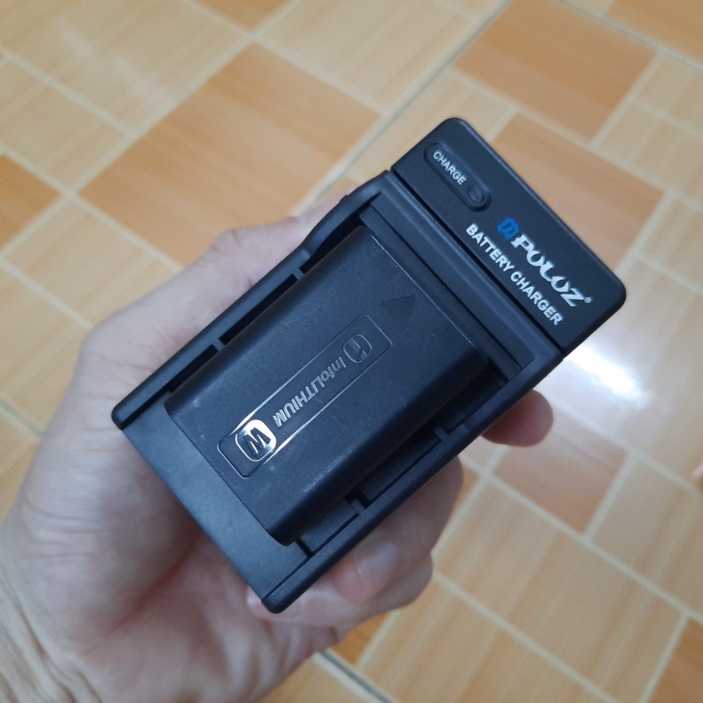 Bộ sạc 1 pin máy ảnh Sony FW50 hãng Puluz