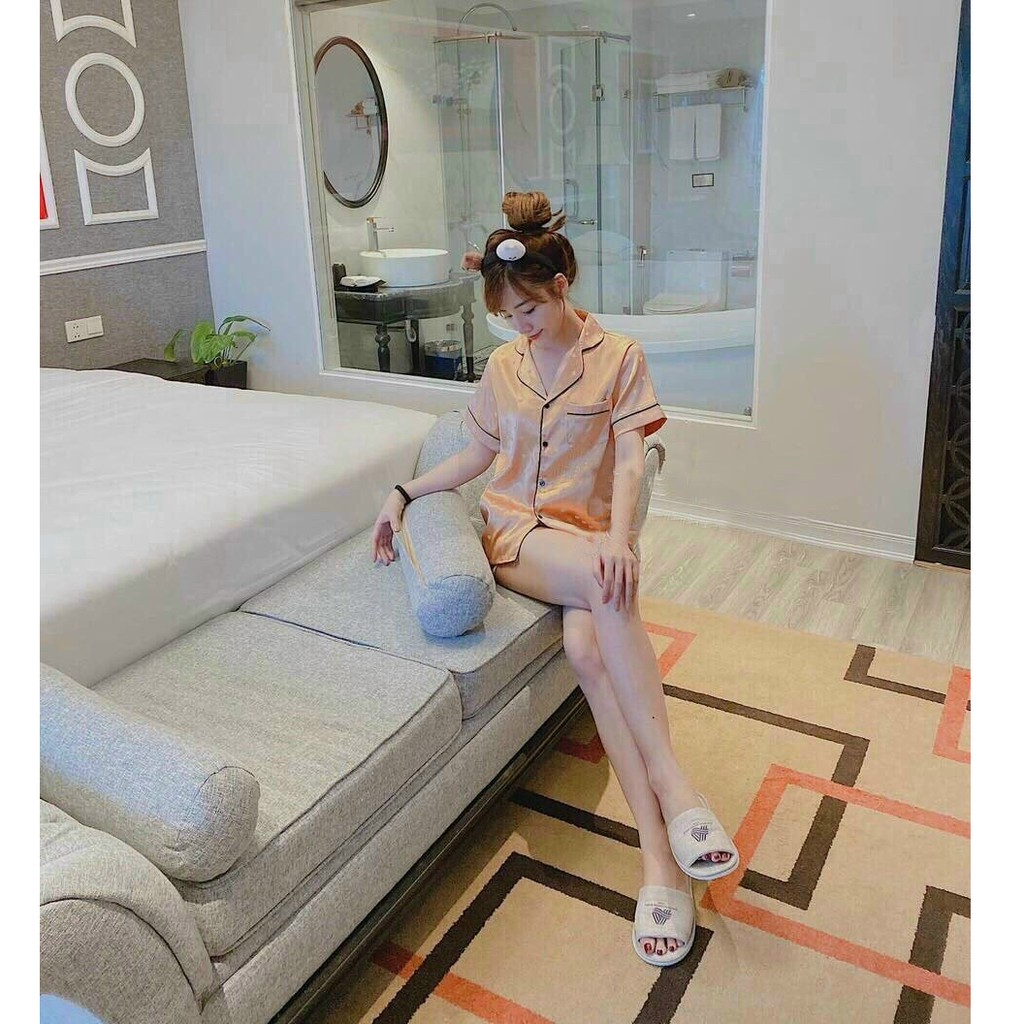 Sét bộ ngủ lụa gấm loại 1 chấm bi y hình | BigBuy360 - bigbuy360.vn