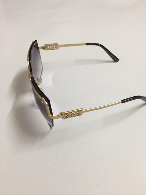 Kính mát hàng thùng nhập khẩu SWAROVSKI xịn của ý