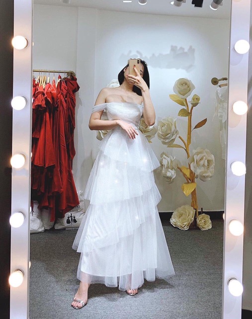 Đầm dự tiệc xoè tầng trễ vai lưới kết đá TRIPBLE T DRESS -Size M/L- MS453V