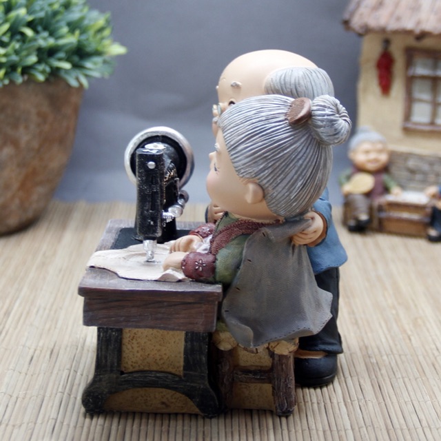 Tượng ông bà cùng may áo