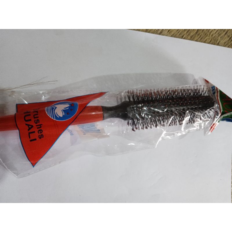 1 chiếc lược quấn tóc