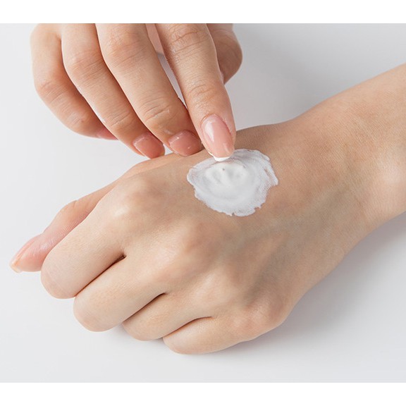 [mẫu mới] Sữa Rửa Mặt Trắng Da, Se Khít Lỗ Chân Lông Innisfree Brightening Pore Facial Cleanser 150ml | BigBuy360 - bigbuy360.vn