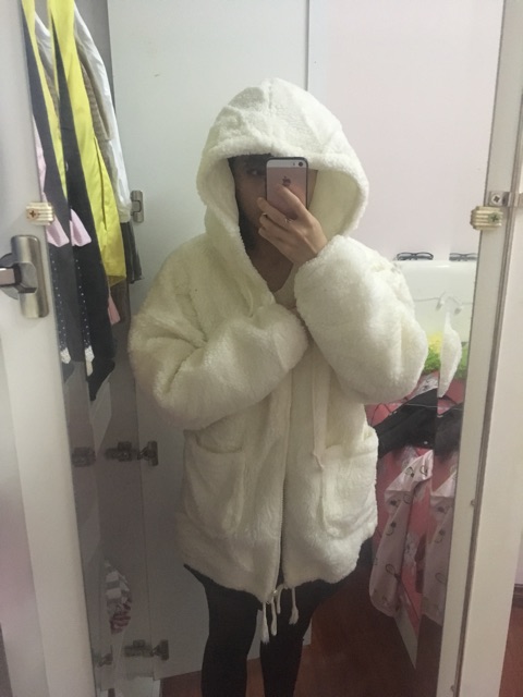 Áo khoác lông trắng form to