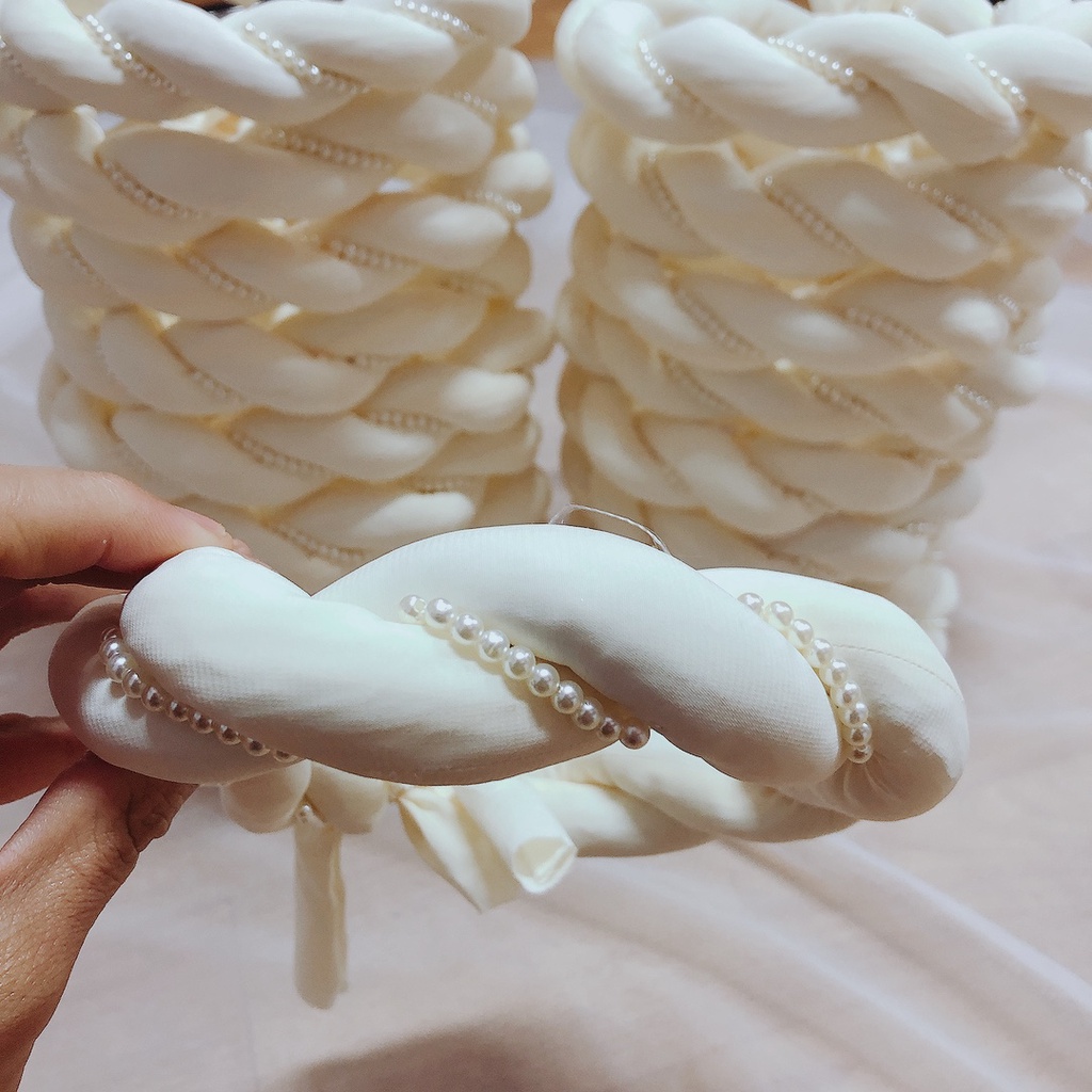 Mấn xoắn đính hạt đội đầu màu kem siêu xinh