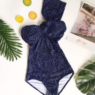 Bikini choàng vai chấm bi sang chảnh