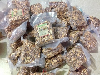 HẠT ĐIỀU RANG MUỐI VỠ ( 500gram )