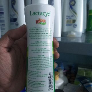 sữa tắm gội trẻ em Lactacyd 250ml
